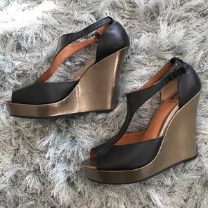 Black metallic wedges